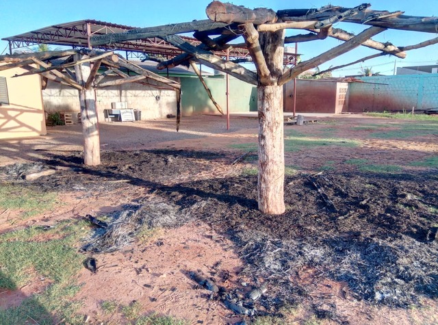 Candidato do PSL tem comércio incendiado e suspeita de perseguição política Candidato do PSL tem comércio incendiado e suspeita de perseguição política