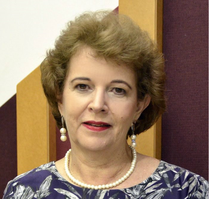 Vereadora Tânia solicita a construção de pergolados na Praça Central