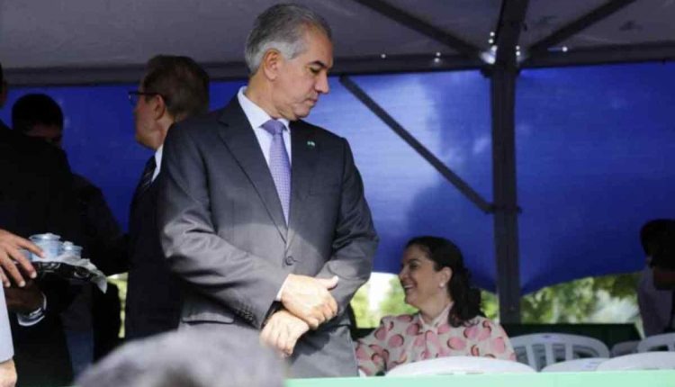 Isolado, Reinaldo Azambuja (PSDB) enfrentou até vaias na frente de Jair Bolsonaro (Sem Partido) (Henrique Arakaki, Midiamax)