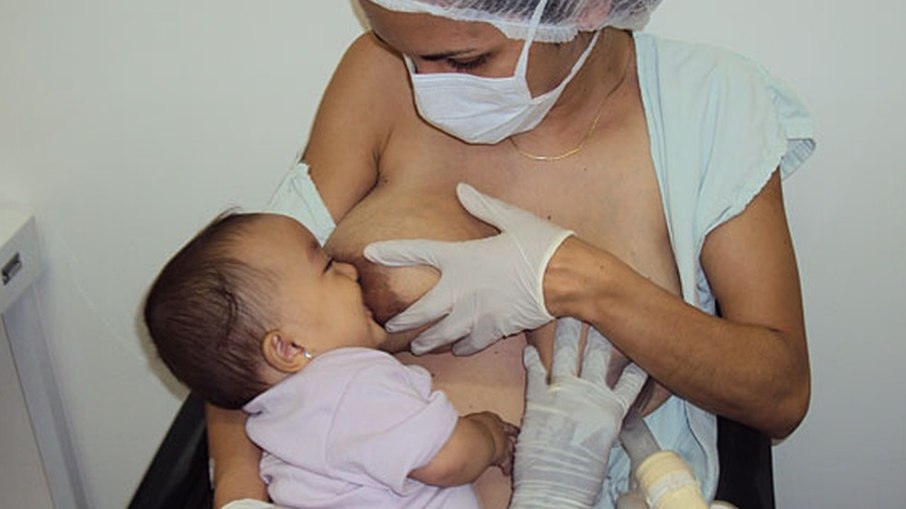 Doadora de leite processa Danilo Gentili em R$ 80 mil após ser chamada de "vaca"