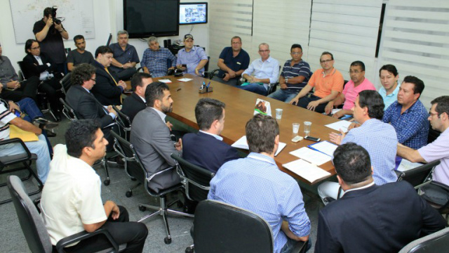 Prefeitura fará estudo para novos alvarás de táxis