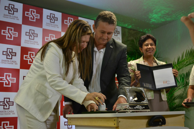 Promotora de Justiça é convidada para obliteração de Selo do Centenário da Santa da Casa Centenário Santa Casa Promotora de Justiça é convidada para obliteração de Selo do Centenário da Santa da Casa Centenário Santa Casa