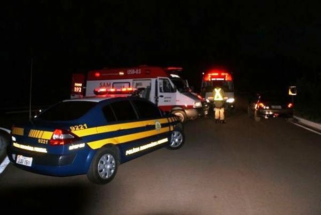 Motorista bêbado colide camionete na traseira de carro na BR-163 e uma pessoa morre Motorista bêbado colide camionete na traseira de carro na BR-163 e uma pessoa morre