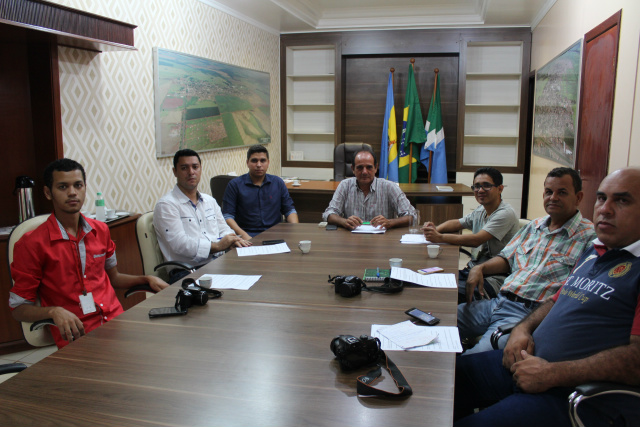 100 dias de Administração do prefeito Arlei Silva Barbosa Prefeito Arlei concedendo entrevista coletiva a imprensa local. foto Assessoria de Comunicação