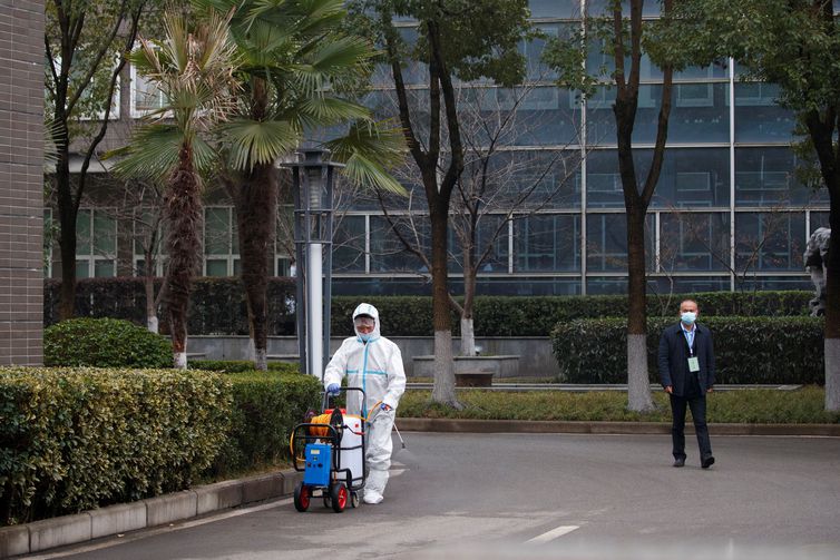 OMS visita instalação de saúde animal na China para rastrear covid-19 © REUTERS/Thomas Peter/Direitos Reservados