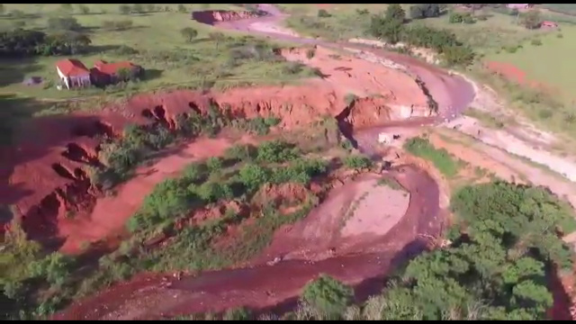 MPMS busca solucionar cratera existente no Município de Ivinhema