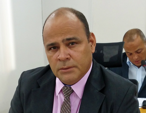 Vereador André sugere linha de ônibus para atender Porto Esperança Vereador André sugere linha de ônibus para atender Porto Esperança