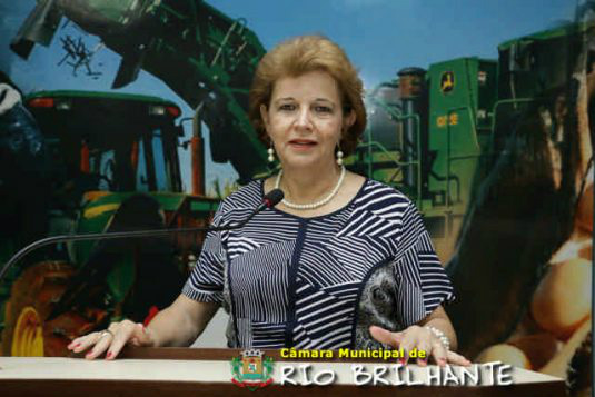 Vereadora Tânia pleiteia novos computadores para Biblioteca Municipal de Rio Brilhante