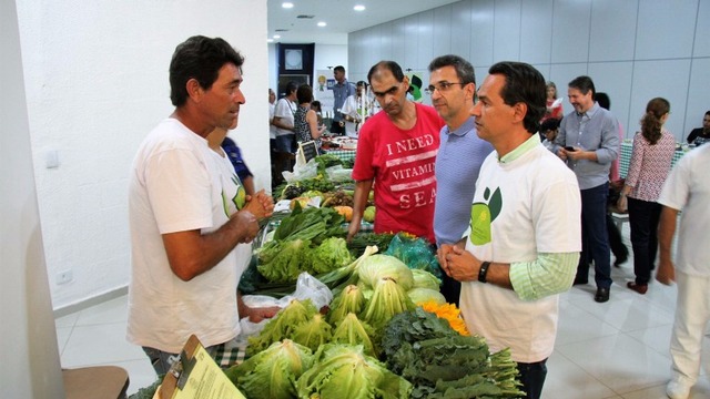 Prefeito prestigia feira de orgânicos realizada no shopping bosque dos ipês Prefeito prestigia feira de orgânicos realizada no shopping bosque dos ipês
