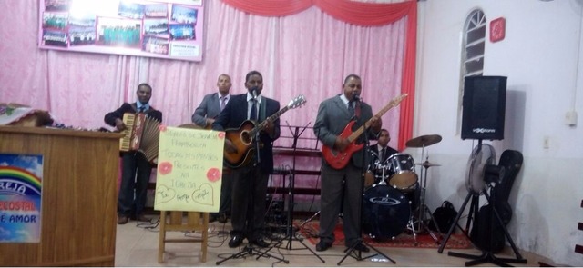 Igreja Pentecostal Deus é Amor comemora dia das Mães com Culto de Louvor Igreja Pentecostal Deus é Amor comemora dia das Mães com Culto de Louvor