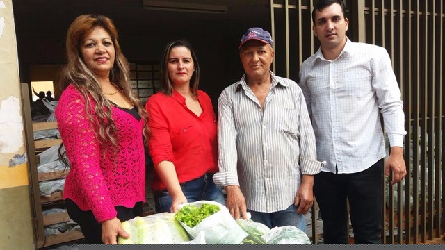 Prefeitura de Douradina Entrega Alimentos do programa PAA Prefeitura de Douradina Entrega Alimentos do programa PAA