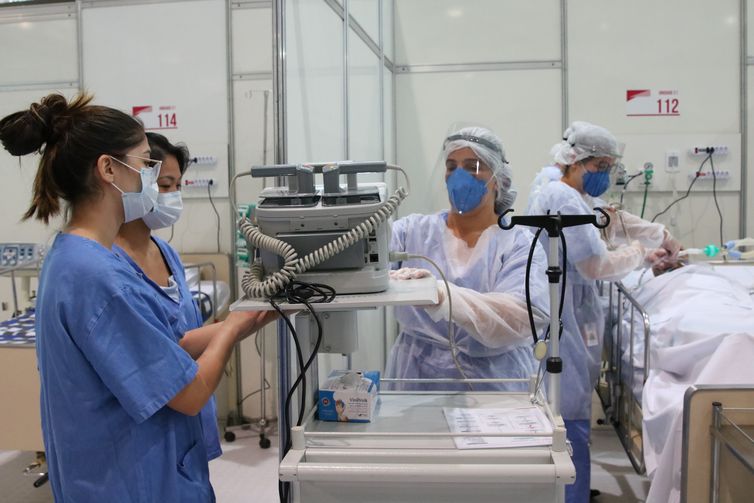 Covid-19: mortes somam 227.563 mil e casos chegam a 9,3 milhões © Rovena Rosa/Agência Brasil