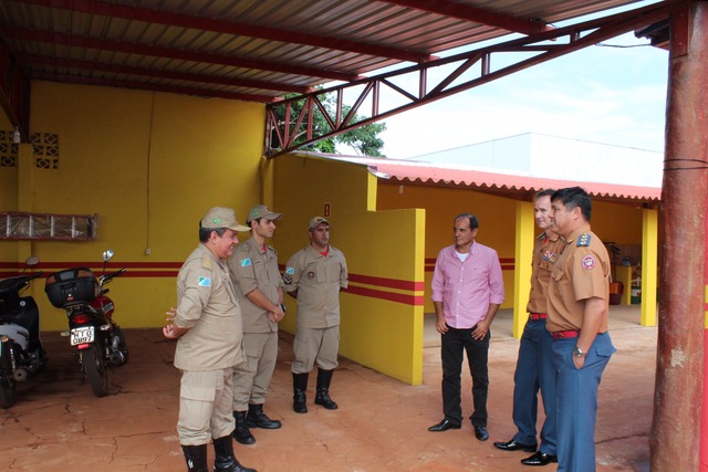 Comandante geral do Corpo do de Bombeiros do MS e Prefeito Arlei Barbosa visitam a unidade do Bombeiros em Nova Alvorada do Sul