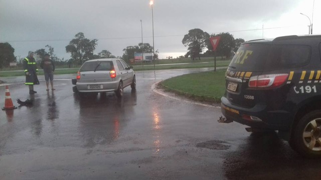 Eixo de carreta quebra e provoca acidente em Nova Alvorada do Sul Eixo de carreta quebra e provoca acidente em Nova Alvorada do Sul