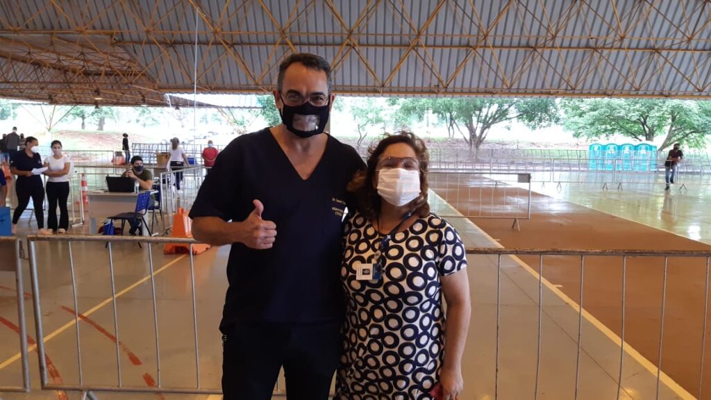 Dr. Sandro acompanha inauguração do sistema drive-thru para vacinação de idosos contra a covid-19