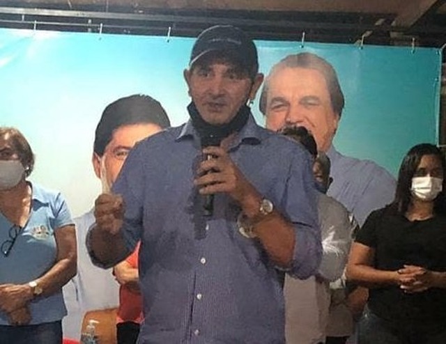 Flagrado em inauguração de obra, vereador de Maracaju tem candidatura à reeleição cassada Vereador e candidato à reeleição Catito (DEM), durante ato de campanha em Maracaju (Foto: Reprodução/Facebook)