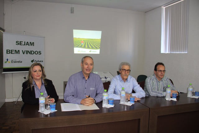 Cooperalfa adquire setor de grãos da Sementes Estrela por R$ 44 milhões Silvana Spiazzi, diretora de operações da empresa gaúcha; Efraim Fischmann - diretor presidente da Sementes Estrela; Romeo Bet - Presidente Cooperalfa, e Cládis Jorge Furlanetto, 1º Vice-presidente Cooperalfa.