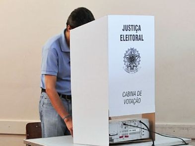 Dia de votação tem três primeiras horas prioritárias para idosos, mas qualquer eleitor pode votar Dia de votação tem três primeiras horas prioritárias para idosos, mas qualquer eleitor pode votar