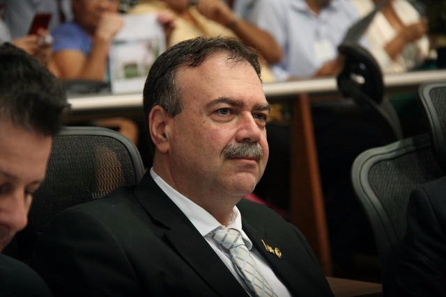 Projeto de Lei que garante atendimento prioritário a pessoas com TEA do deputado Dr. Paulo Siufi é aprovado em primeira votação Projeto de Lei que garante atendimento prioritário a pessoas com TEA do deputado Dr. Paulo Siufi é aprovado em primeira votação
