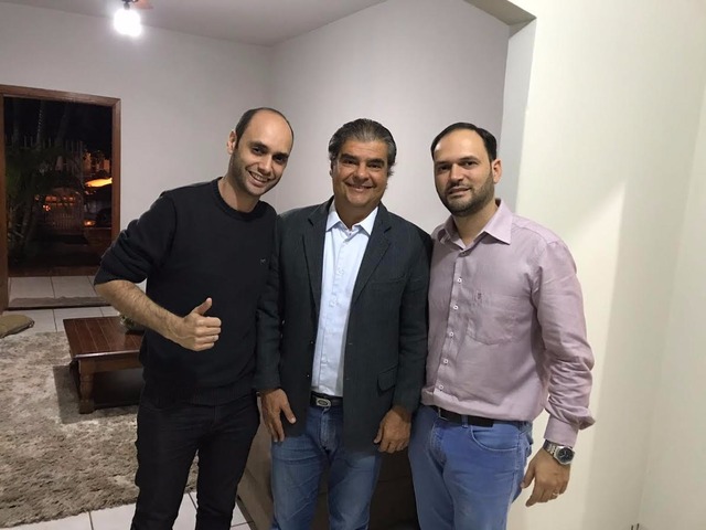 “Além dos veteranos na política também buscamos inovar com a participação dos jovens” Vereador Estefan Martins PTB, Nelsinho e o advogado do partido em Ivinhema Estevão Martins