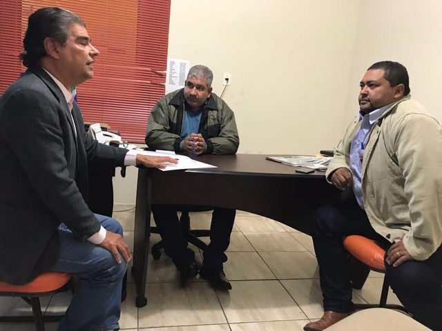 “Além dos veteranos na política também buscamos inovar com a participação dos jovens” Nelsinho Trad, vereador e presidente da Câmara de Juti Vando Adão (PTB) e o presidente do PTB de Juti Rogério