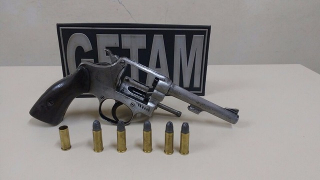 Polícia Militar apreende adolescente de posse maconha e arma de fogo