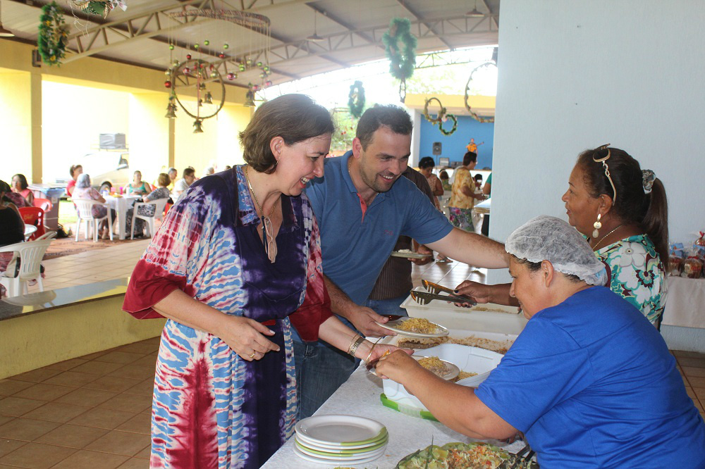 Prefeito Neto participa de almoço com idosos do Conviver Juciley Magalhães
