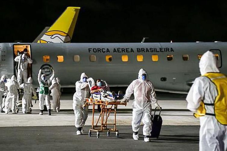 Amazonas já transferiu para outros estados 506 pacientes com covid-19 © Reprodução Twitter oficial da Força Aérea Brasileira