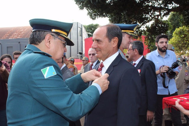 Perfeito Arlei silva Barbosa recebe Medalha Dom Pedro II