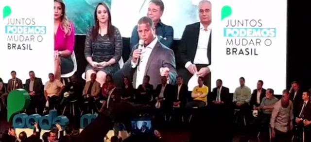 Álvaro Dias, Romário e Marcelinho Carioca se filiam ao Podemos O ex-jogador do Corinthians Marcelinho Carioca, durante discurso no lançamento do Podemos (Foto: Reprodução/Facebook)