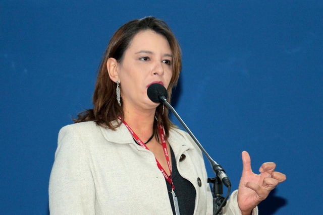 Professora usa tribuna e defende criação da lei municipal de inovação Professora usa tribuna e defende criação da lei municipal de inovação