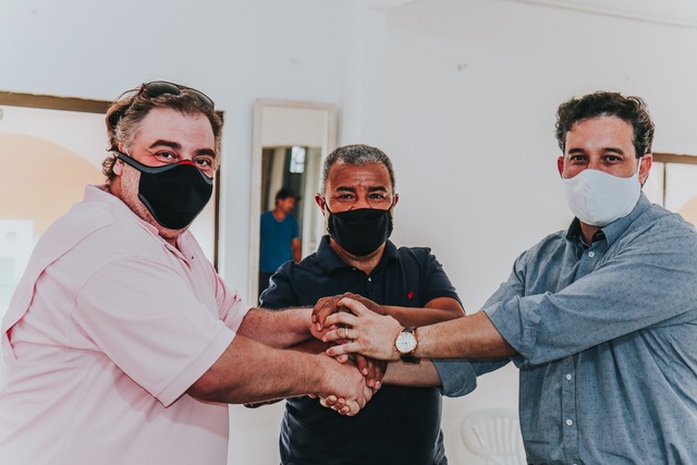 PTB fecha aliança com Paleari e reforça disputa majoritária em Nova Alvorada do Sul Deputado Estadual Neno Razuk (PTB), Delegado Elias (PTB) e José Paulo Paleari (DEM)