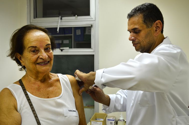 Prefeitura de SP antecipa vacinação de idosos a partir de 90 anos © Rovena Rosa/Agência Brasil