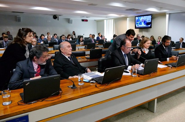 Aprovado projeto que assegura continuidade do Farmácia Popular Aprovado projeto que assegura continuidade do Farmácia Popular