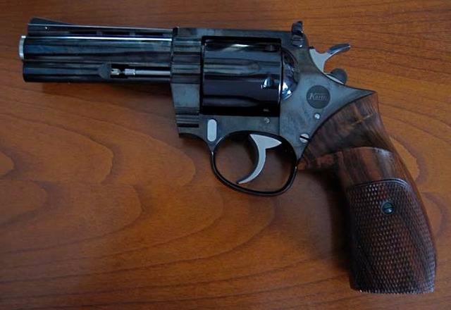 Polícia Militar apreende arma de fogo em Dourados Polícia Militar apreende arma de fogo em Dourados