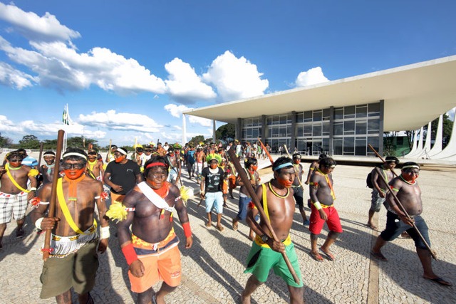 Protesto de índios bloqueia três trechos da BR-163, contra o Marco Temporal Indígenas em ato em frente ao STF, também em junho passado. foto Carta Capital