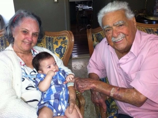 Governador por três vezes, Pedro Pedrossian morre em casa aos 89 anos Na foto, Pedrossian ao lado da esposa Maria Aparecida e do bisneto João Pedro, comemora 85 anos. (Foto: Arquivo Pessoal)