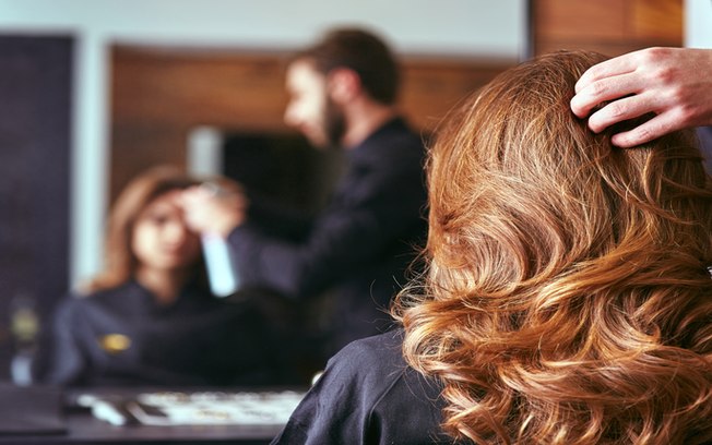 4 maneiras fáceis de manter os cabelos coloridos sempre em dia