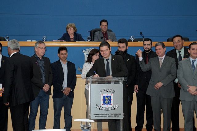 Vereador Otávio Trad apresenta nova edição da Cartilha do Consumidor