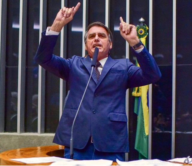 Lobo solitário, Bolsonaro sonha com a glória