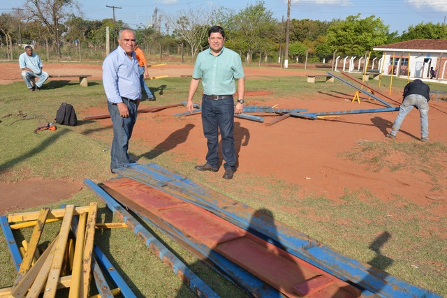 Vice-prefeito Caio Augusto e vereador Laércio Martins visitaram local (Foto Lécio Aguilera)