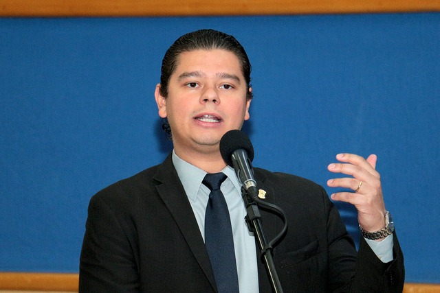 Prefeito sanciona lei que estabelece diretrizes para combater a violência nas escolas municipais de campo grande Vereador Otávio Trad. Fotos: Izaias Medeiros/CMCG