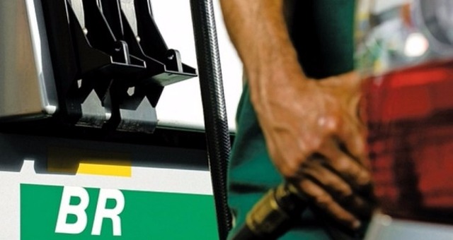 Petrobras irá aumentar gasolina em 4,2% – maior elevação desde setembro de 2015 Petrobras irá aumentar gasolina em 4,2% – maior elevação desde setembro de 2015