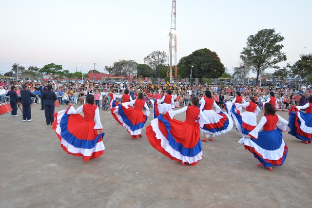 Bandas e fanfarras fazem bonita apresentação na Semana da Pátria Bandas e fanfarras fazem bonita apresentação na Semana da Pátria