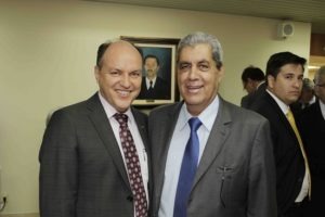 Por vaga em chapa em 2018, guerra nos bastidores tem família, ex-governador e briga para ser vice Puccinelli tem confidenciado que o deputado Junior Mochi, atual presidente do PMDB, está mais próximo de Reinaldo Azambuja (Foto: Arquivo)