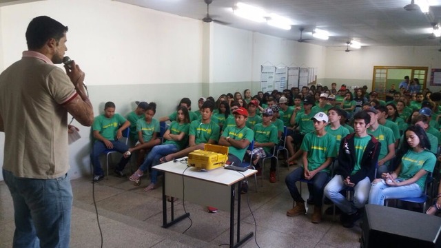 VEREADOR LUCIANO DIAS PRESTIGIA PROJETO DE ACADÊMICOS DA UNIGRAN REFERENTE AO MEIO AMBIENTE VEREADOR LUCIANO DIAS PRESTIGIA PROJETO DE ACADÊMICOS DA UNIGRAN REFERENTE AO MEIO AMBIENTE