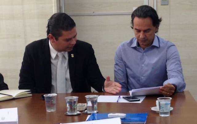 Otávio Trad apresenta a prefeito Lei Municipal de Inovação