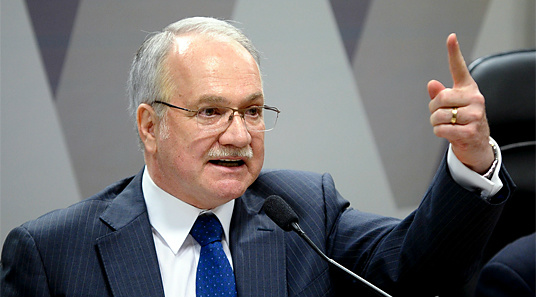 Ministro do STF suspende tramitação do pedido de impeachment Ministro do STF suspende tramitação do pedido de impeachment