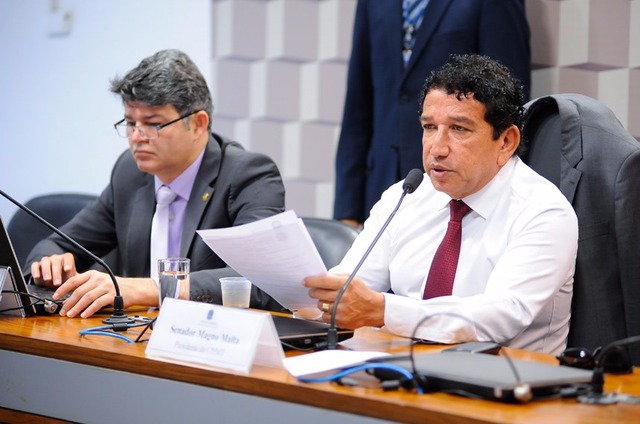 Relator da CPI dos Maus-tratos, senador José Medeiros e o presidente da CPI, senador Magno Malta: foto Pedro França/Agência Senado