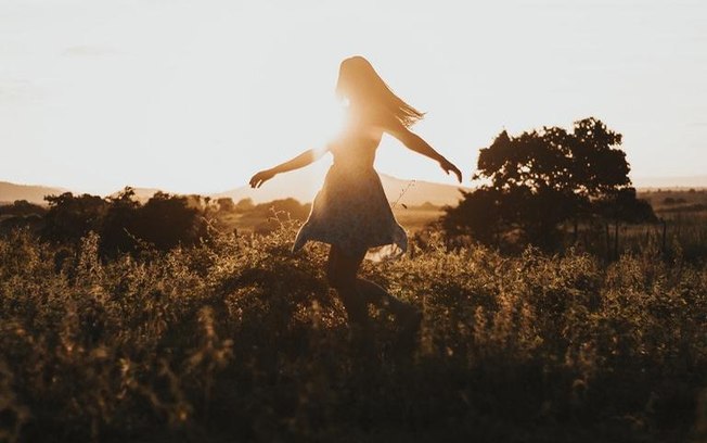 Sai fora, timidez! Simpatias para se soltar mais e viver com leveza Sai fora, timidez! Simpatias para se soltar mais e viver com leveza